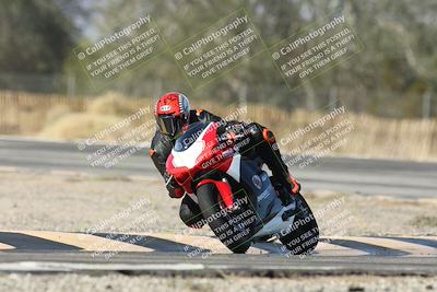 media/Dec-01-2025-Moto Forza (Mon) [[2daa91e15f]]/2-Intermediate Group/Session 3 (Turn 3)/